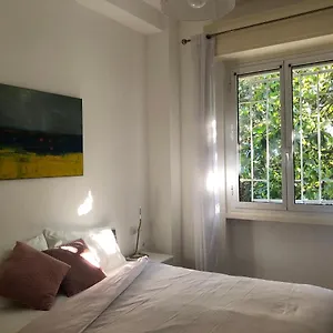 Lovely 2 With Small Garden Appartement
