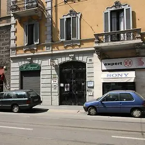 エヴァ , ミラノ イタリア